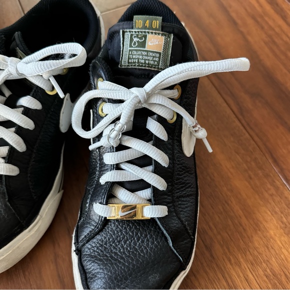 [Nike] Black/White Sneakers - Picture 5 of 5